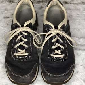 Cabela Gray Suede Walking Shoe 7.5